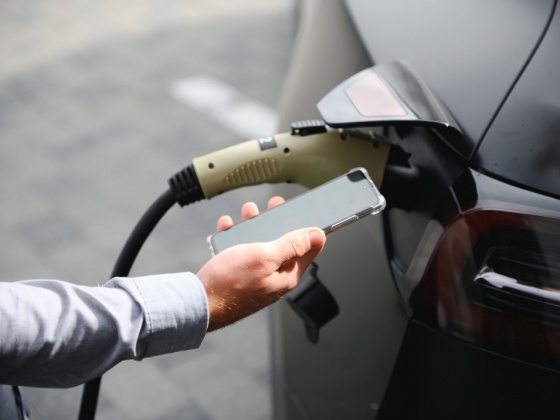 Yoldayken Elektrikli Araç Şarjı Nasıl Yapılır?